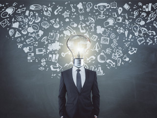 Anzugtraeger-Gluehbirne-195126238-FO-peshkov