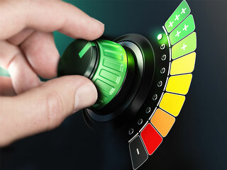 Hand-dreht-an-Knopf-192613016-FO-Olivier-Le-Moal