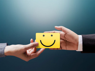 Haende-Visitenkarte-Smiley-184975912-FO-blacksalmon