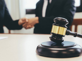 Handshake-Richterhammer-197913333-FO-ijeab