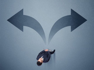 Anzugtraeger-Pfeile-214364826-FO-ra2-studio