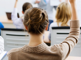 Zum Semesterstart müssen sich viele Studierende entscheiden: gesetzliche oder private Krankenversicherung?