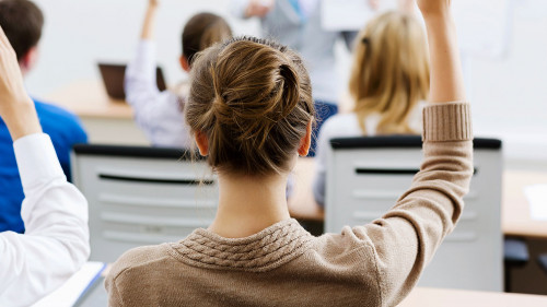 Zum Semesterstart müssen sich viele Studierende entscheiden: gesetzliche oder private Krankenversicherung?