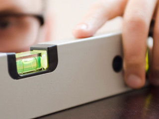 Die Gemeinschaftsdiagnose Herbst 2025 zeigt: Deutschlands Wirtschaft stagniert trotz staatlicher Impulse. Strukturelle Probleme wie hohe Kosten, Fachkräftemangel und Reformstau bremsen den Aufschwung. Die Institute fordern tiefgreifende wirtschaftspolitische Maßnahmen.