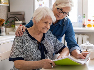In einem Beitrag in der FAZ haben die Ökonomen Lars Feld und Clemens Fuest den Gesetzentwurf als fiskalpolitisch riskant und ordnungspolitisch bedenklich eingeordnet.