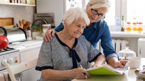 In einem Beitrag in der FAZ haben die Ökonomen Lars Feld und Clemens Fuest den Gesetzentwurf als fiskalpolitisch riskant und ordnungspolitisch bedenklich eingeordnet.