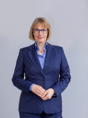 Der Provinzial Konzern hat den Vertrag mit Sabine Krummenerl, Vorständin Komposit, Rückversicherung & Makler, mit Wirkung zum 1. August 2026 um weitere zwei Jahre verlängert.