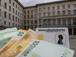 Die Gesundheitsausgaben steigen weiter, während der Steuerzuschuss an die Kassen begrenzt ist.