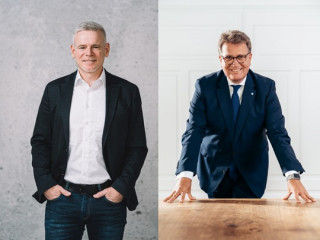 Andreas Molitor, Leiter Kundenentwicklung bei KESSEL und Martin Gräfer, Mitglied des Vorstands der Versicherungsgruppe die Bayerische.