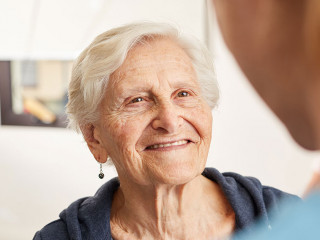 Pflegevollversicherung: Mehrheit will Systemwandel – aber auf wessen Kosten?