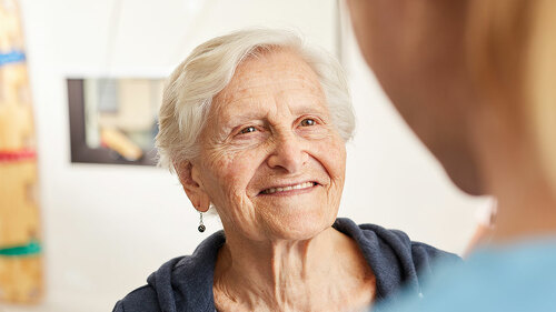 Pflegevollversicherung: Mehrheit will Systemwandel – aber auf wessen Kosten?