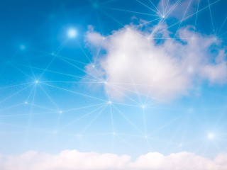 Die öffentliche Kommunikation betont Tempo, Vereinfachung, Zugang.