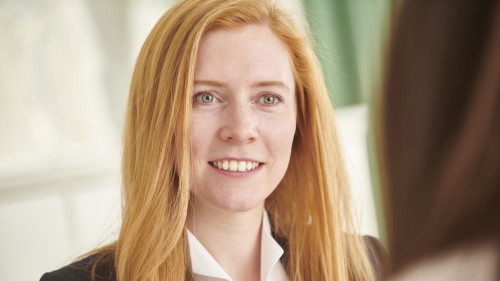 AfW-Vorständin Franziska Geusen fordert, Fachleute aus der Finanzbranche stärker einzubinden – und warnt vor ideologischen Scheindebatten über Interessenkonflikte.