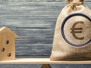 Zwischen Vermögensillusion und Reformstau: Die deutsche Wirtschaft balanciert auf dünnem Fundament – strukturelle Schieflagen treffen auf politische Bequemlichkeit.