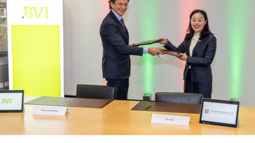 Thomas Richter, Hauptgeschäftsführer des BVI, und Bu Min, stellvertretende Generalsekretärin der AMAC