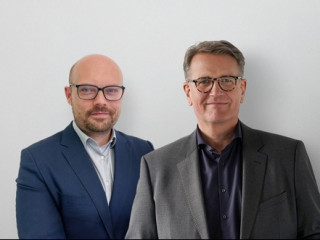 v.l.n.r.: Philipp Langendörfer, Vorstandsvorsitzender der astra Versicherung AG und Martin Gräfer, Vorstandsvorsitzender der BA die Bayerische Allgemeine Versicherung AG / die Bayerische