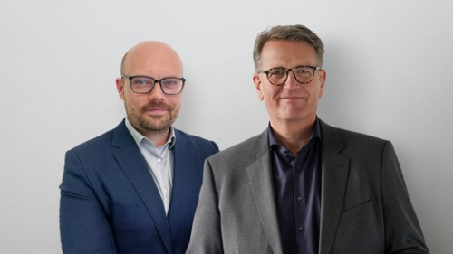 v.l.n.r.: Philipp Langendörfer, Vorstandsvorsitzender der astra Versicherung AG und Martin Gräfer, Vorstandsvorsitzender der BA die Bayerische Allgemeine Versicherung AG / die Bayerische