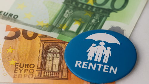 Etwa die Hälfte der gesamten deutschen Sozialausgaben entfällt inzwischen auf die Alterssicherung.