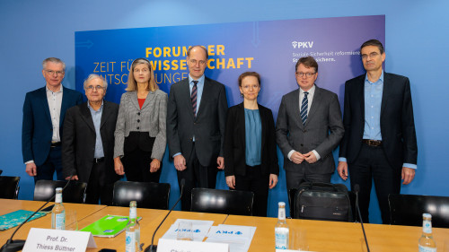 v.l.n.r.: Prof. Dr. Martin Werding, Prof. Dr. Jürgen Wasem, Dr. Dorothea Siems, Prof. Dr. Thiess Büttner, Prof. Dr. Christine Arentz, Dr. Florian Reuther, Dr. Martin Albrecht