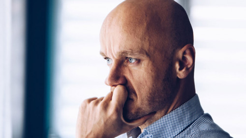 Union fordert Abschaffung von Minijobs in bestimmten Bereichen – IW kritisiert die Pläne als sozialpolitisch wirkungslos und bürokratisch aufwendig.