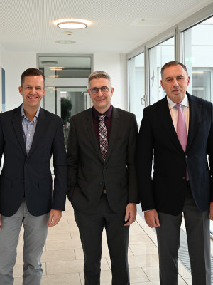 Vorstand der uniVersa (v.l.): Stellvertretendes Vorstandsmitglied Dr. Marco Wimmer, Vorstandssprecher Frank Sievert und Vertriebsvorstand Werner Gremmelmaier.
