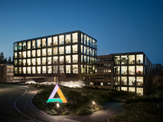 Hauptsitz der Helvetia bei Nacht.