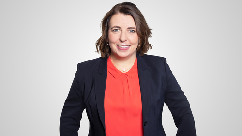 Versicherungskammer Bayern: Zum 1. Januar 2026 übernimmt Annika Bäcker die Leitung der neu geschaffenen Hauptabteilung Marketing Performance & Online Sales.