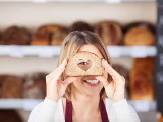 Die Minijob-Zentrale hat im November 2025 klargestellt: Schwankender Verdienst ist erlaubt – wenn Arbeitgeber richtig kalkulieren.