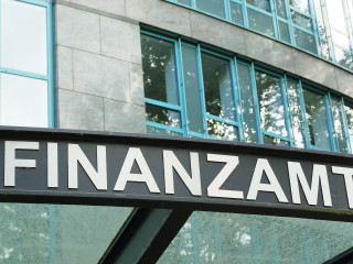 Die steuerliche Anerkennung doppelter Haushaltsführung hängt nicht an der Nutzung der Wohnung, sondern an der Struktur der Verpflichtung.