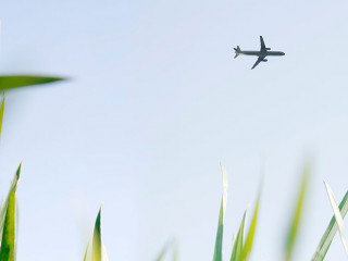 Bis 2050 wird das weltweite Passagieraufkommen voraussichtlich auf 12,4 Milliarden steigen – ein Plus von 52 Prozent allein in Europa. Das stellt nicht nur den Sektor, sondern auch die Infrastrukturpolitik vor Herausforderungen.