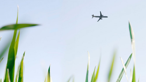 Bis 2050 wird das weltweite Passagieraufkommen voraussichtlich auf 12,4 Milliarden steigen – ein Plus von 52 Prozent allein in Europa. Das stellt nicht nur den Sektor, sondern auch die Infrastrukturpolitik vor Herausforderungen.