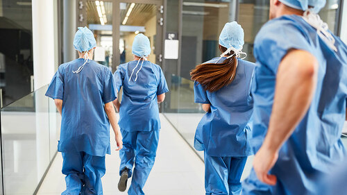 Organisationen wie Ärzte der Welt oder die Malteser halten derzeit ein Netz, das staatliche Stellen zunehmend ausdünnen.