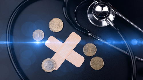 Der Ausgleich zwischen Einnahmen und Leistungen gelingt nur noch über kurzfristige Maßnahmen: Rücklagenverzehr, Einmaleffekte, Zusatzbeiträge.