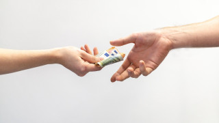 Der gesetzliche Mindestlohn steigt 2026 auf 13,90 Euro und mit ihm auch die Erwartungen an faire Lohnabstände.