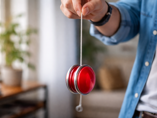 Die Entscheidung über die Zusatzbeiträge der gesetzlichen Krankenkassen steht bevor. Während einige Kassen Stabilität signalisieren, drohen andernorts spürbare Erhöhungen, abhängig von politischen Einsparzielen im Gesundheitswesen.