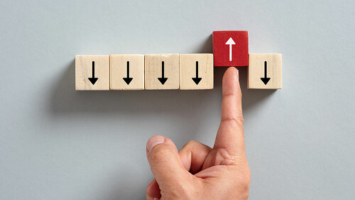 Nur zwei von neun Haushaltstypen blieben im November 2025 unter dem EZB-Inflationsziel von zwei Prozent: alleinlebende Personen und Paarfamilien mit geringem Einkommen. Alle anderen lagen darüber.