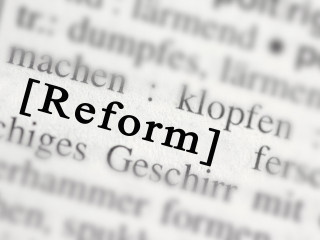 Die Alterssicherungskommission 2025/26 wird an drei Kriterien gemessen werden: an der analytischen Tiefe ihrer Vorschläge, an der politischen Aufnahmewilligkeit ihrer Ergebnisse – und an der Fähigkeit, das System nicht nur zu justieren, sondern zu balancieren.