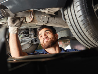 2,9 Millionen Arbeitslose im Dezember 2025. BMAS-Daten zeigen: Beschäftigung bleibt stabil, doch die Konjunktur dämpft die Bewegung.