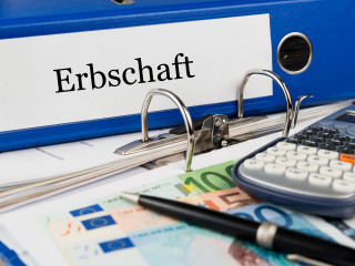 Die Erbschaftsteuer wird damit zum Stellvertreter für schwaches Wachstum, geringe Produktivitätszuwächse und eine Reformagenda, die seit Jahren stagniert.