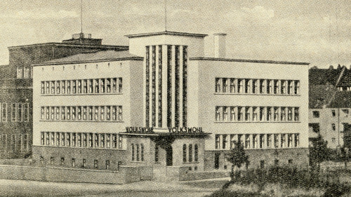 Die Continentale eröffnete ihre erste Hauptverwaltung 1933 an der Dortmunder Ruhrallee.