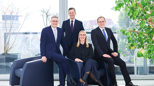 Der Vorstand der uniVersa Versicherungsunternehmen (v.l.): Frank Sievert (Vorstandssprecher), Dr. Marco Wimmer, Jutta Holzmann und Stefan Krause.