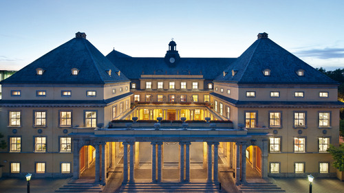 Hauptgebäude (Abend) Munich Re