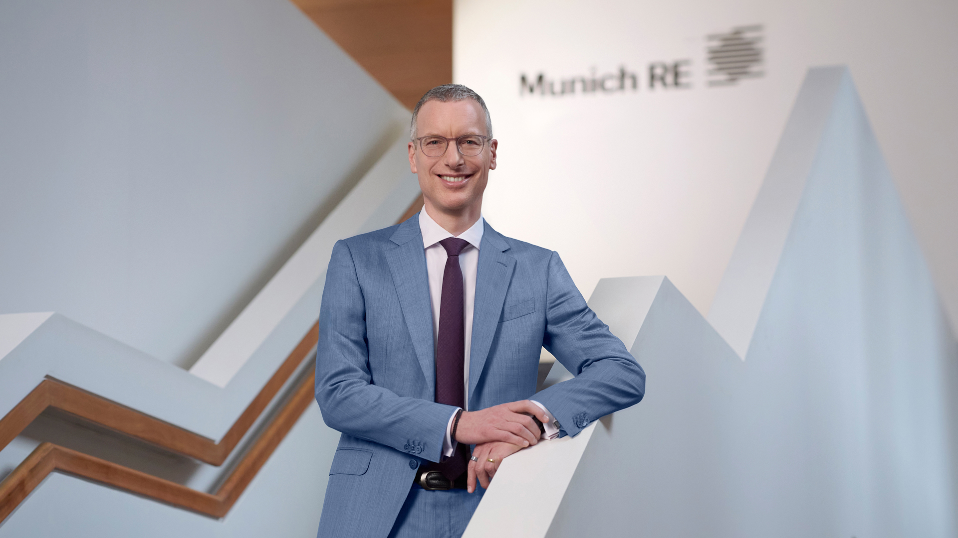 Dr. rer. nat. Christoph Jurecka
1974, Diplom-Ingenieur,
seit 2019 bei Munich Re
Vorsitzender