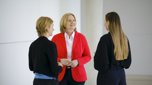 BUNDESARBEITSMINISTERIN BÄRBEL BAS