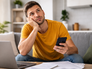 Der SCHUFA-Score wird transparenter – doch viele Verbraucher beschäftigen sich kaum mit ihrer Bonität. Ohne Interesse bleibt selbst die beste Transparenz wirkungslos.