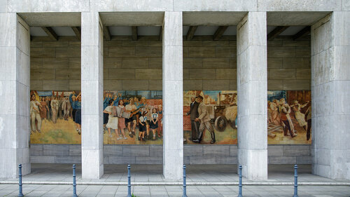 Detlev-Rohwedder-Haus----
Wandbild in der Vorhalle zur Leipziger Straße