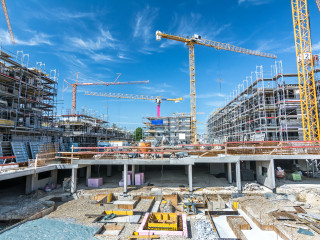 Wohnungsbau unter Kostendruck – Baustelle im urbanen Kontext