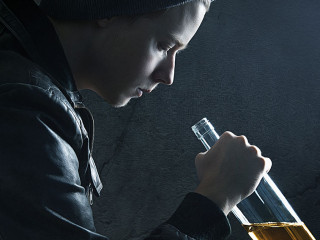 Warum Alkohol und Drogen im Job kein Haupt-, sondern ein Verstärkerrisiko sind – und was Unternehmen daraus ableiten müssen.