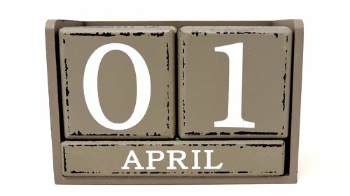 Aprilscherze können das Betriebsklima positiv beeinflussen – sofern sie respektvoll und maßvoll eingesetzt werden.