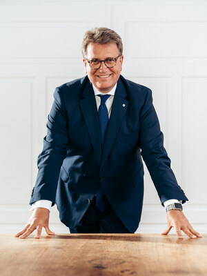 Martin Gräfer, Vorstand der die Bayerische